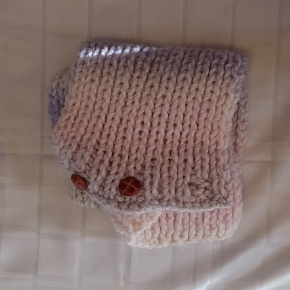 Pastel Scarf Shrug Handmade with Wooden Buttons - Picture 6 of 8